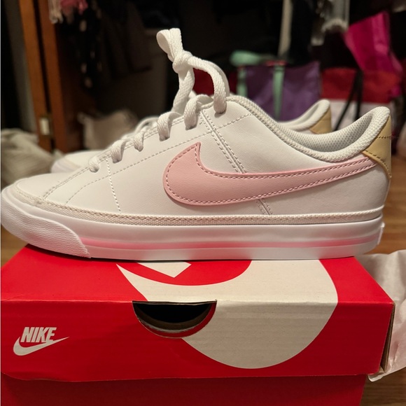 Nike Court Legacy sneakers size 5.5 Youth fits Women’s size 7.5 NWT - Picture 1 of 4